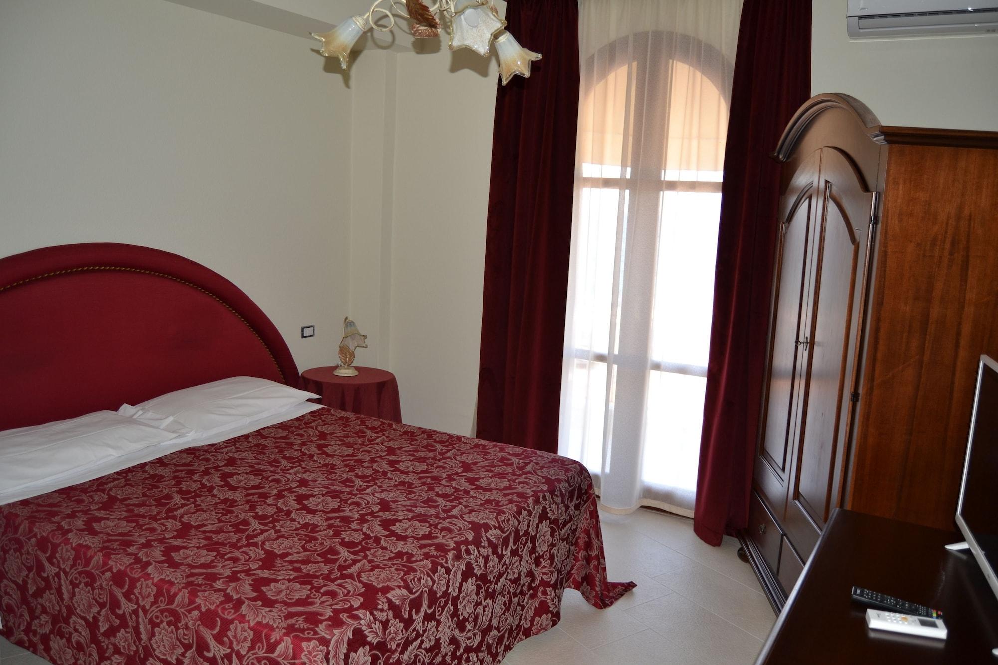 Hotel Porto Azzurro Giardini Naxos Exteriör bild