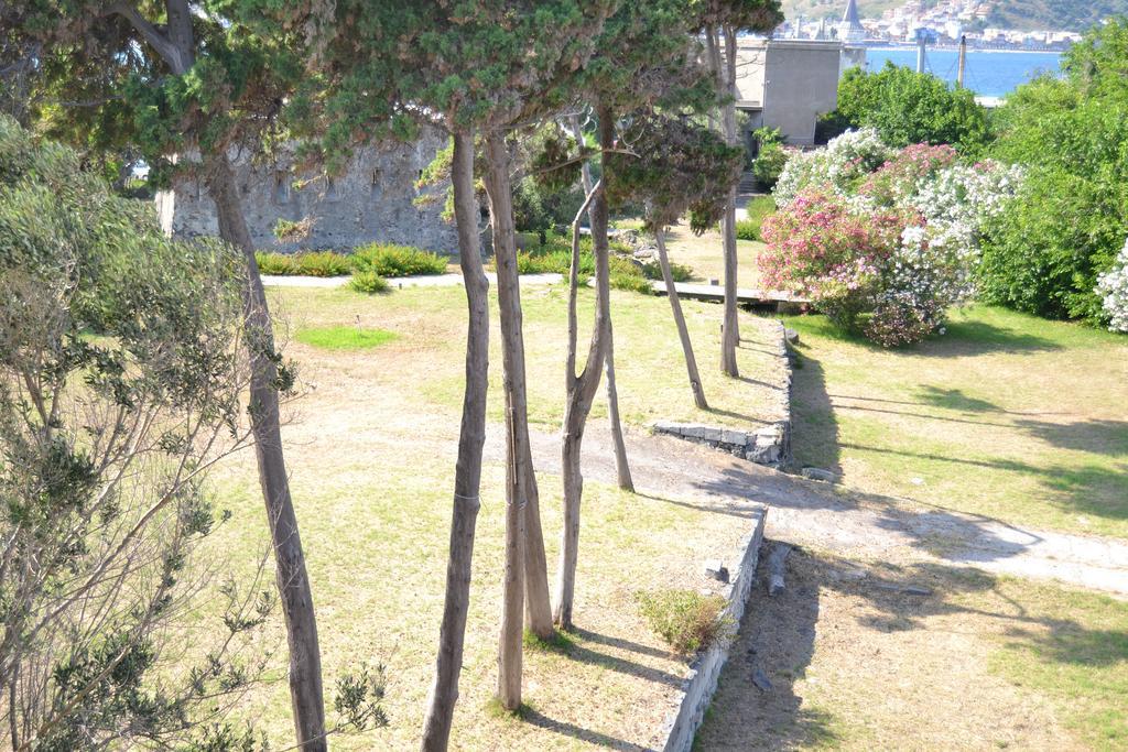 Hotel Porto Azzurro Giardini Naxos Exteriör bild