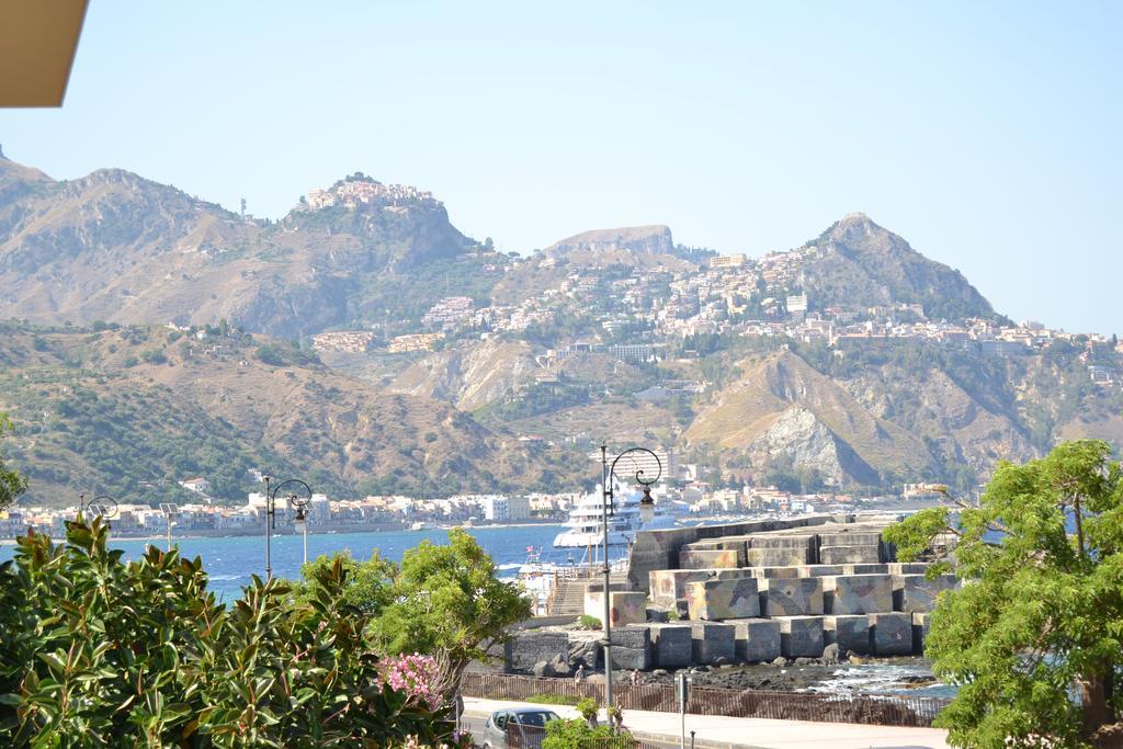 Hotel Porto Azzurro Giardini Naxos Exteriör bild