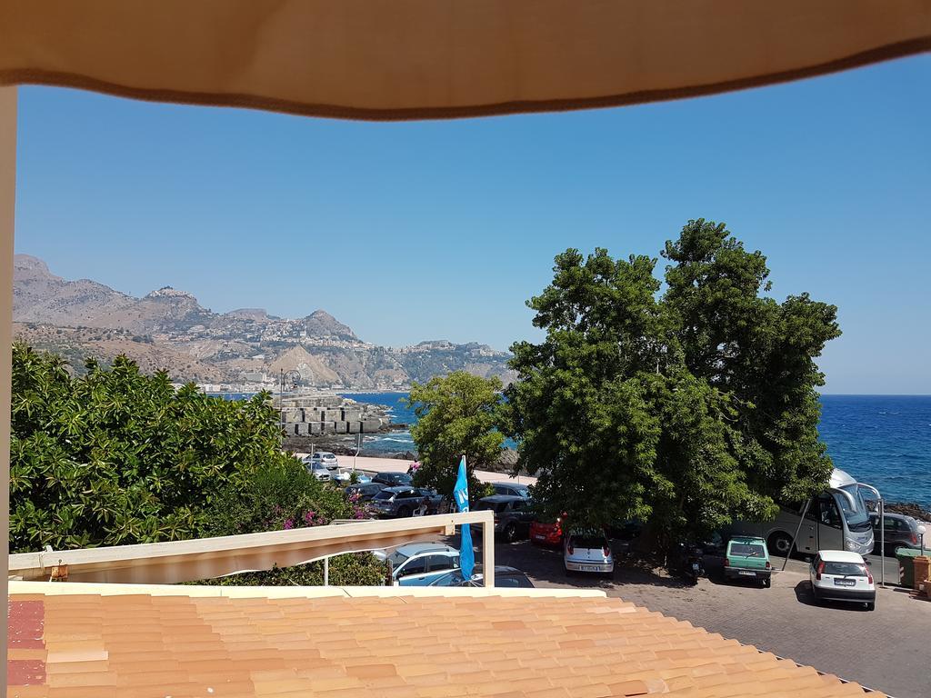 Hotel Porto Azzurro Giardini Naxos Exteriör bild